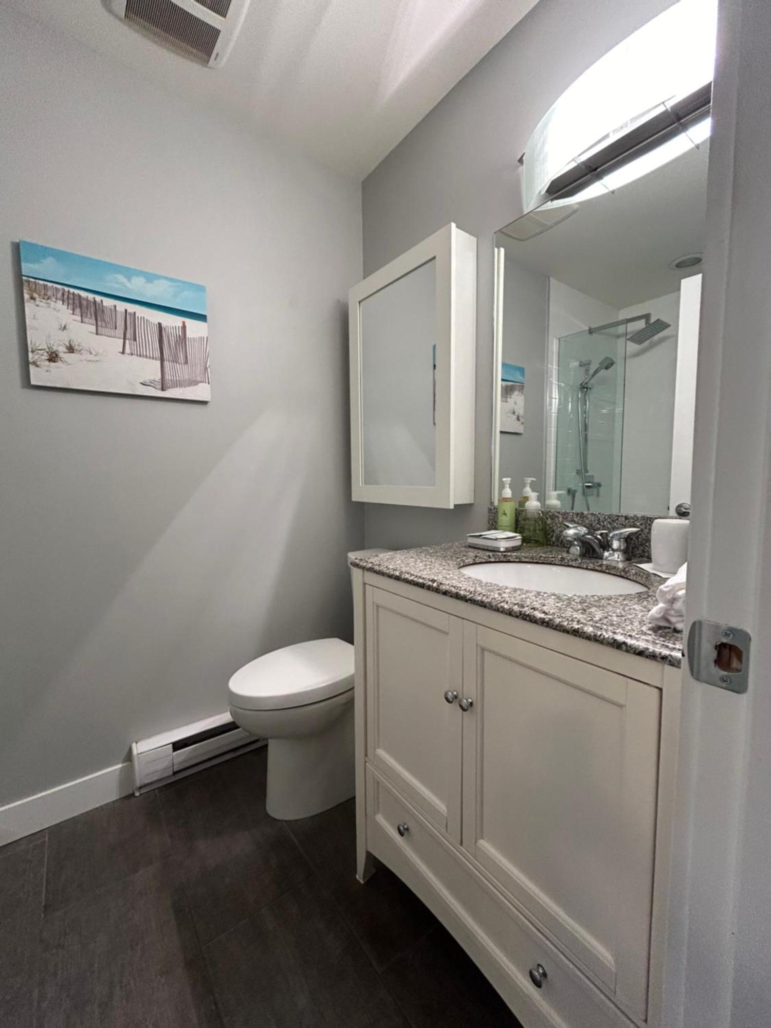 North Nanaimo Gem - Garden-View Room With Private Ensuite Εξωτερικό φωτογραφία