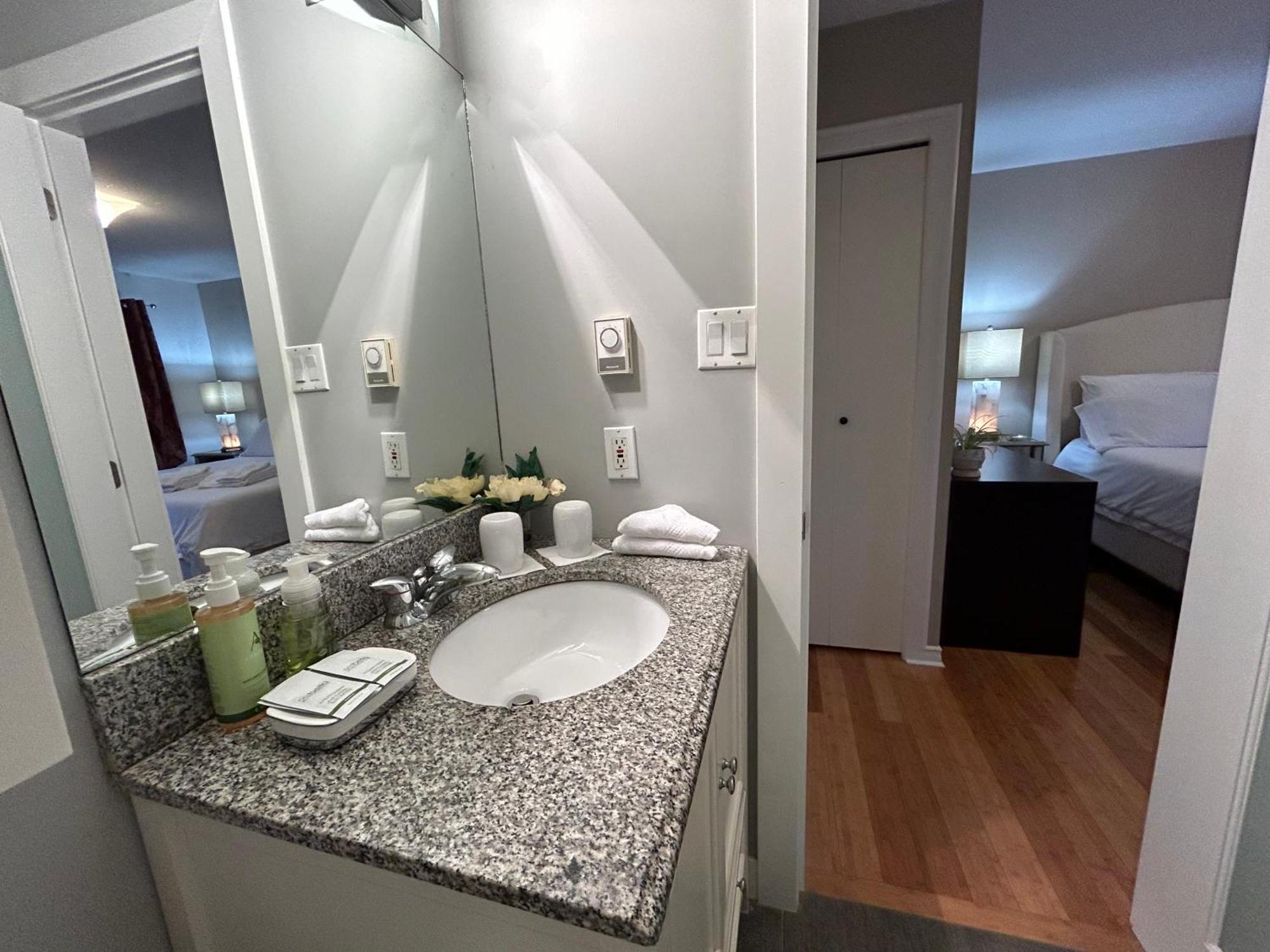 North Nanaimo Gem - Garden-View Room With Private Ensuite Εξωτερικό φωτογραφία