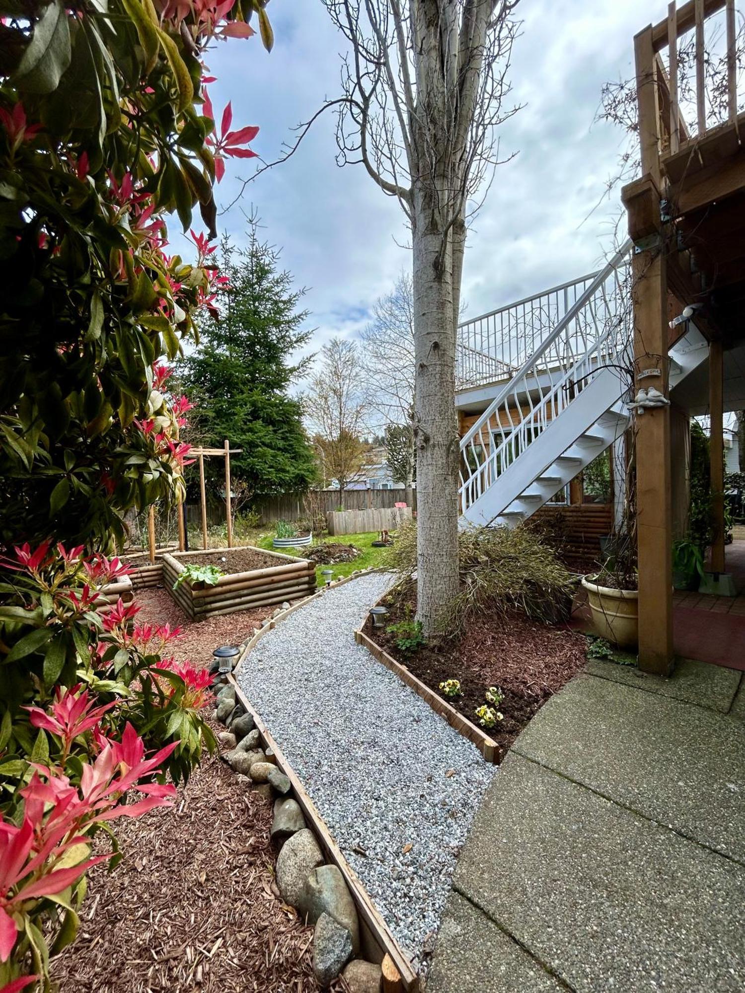 North Nanaimo Gem - Garden-View Room With Private Ensuite Εξωτερικό φωτογραφία